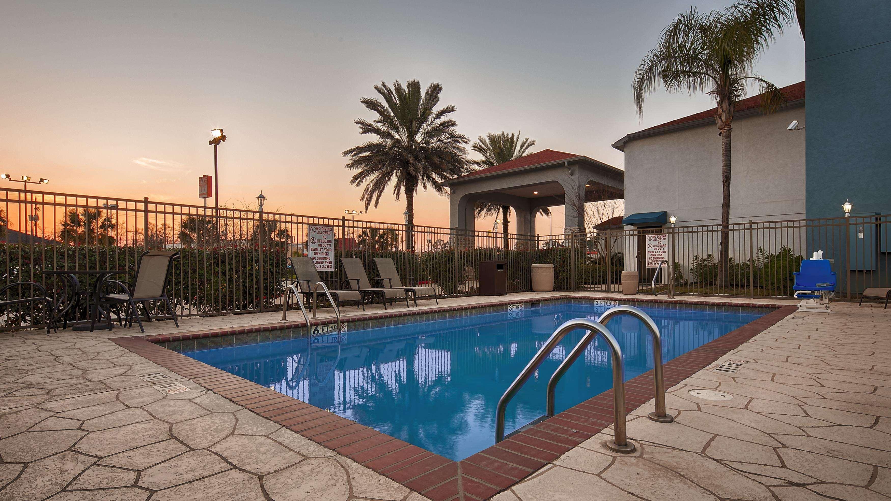 Best Western Plus Orange County Vidor Exterior photo